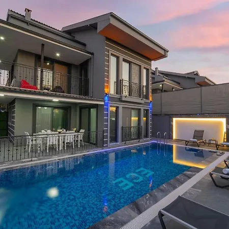 Family 8 - Modern&private Vilă *