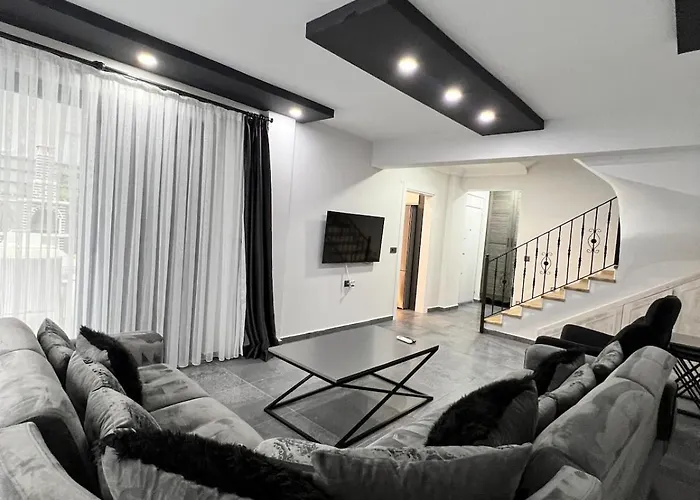 Family 8 - Modern&private *